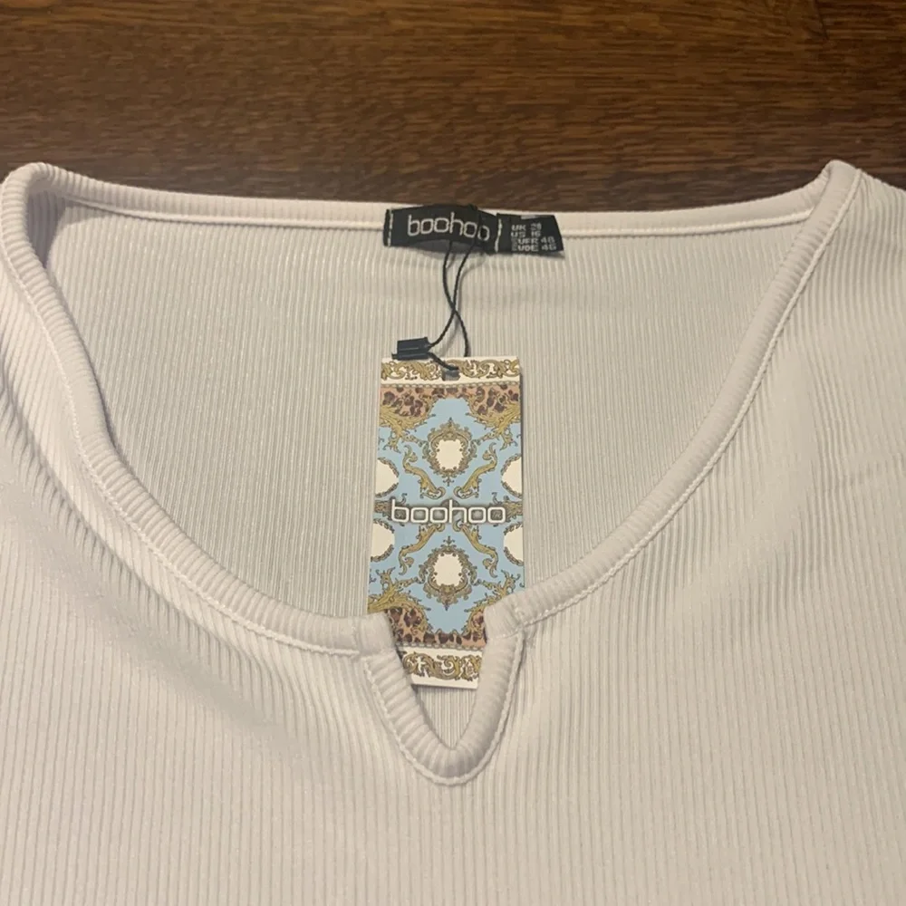 ⭐️Ribbed Notch Neck T-Shirt - Picture 6 of 7